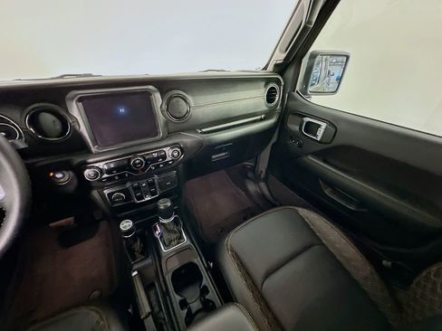Used 2023 Jeep Gladiator Overland AWD/4WD image 11