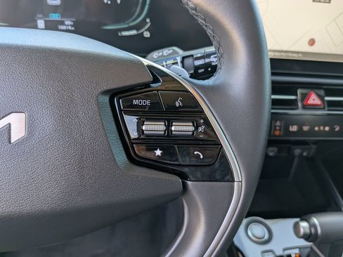 Certified 2024 Kia Niro EX FWD image 30