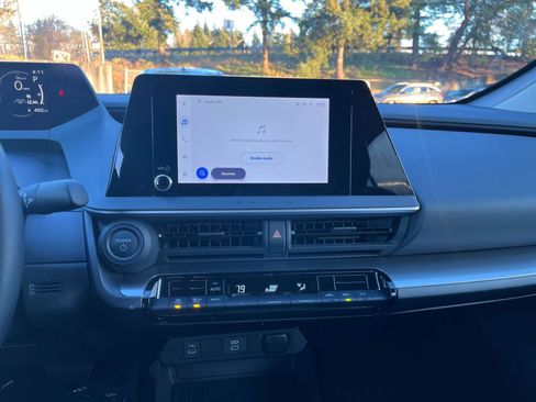 Used 2025 Toyota Prius LE image 21