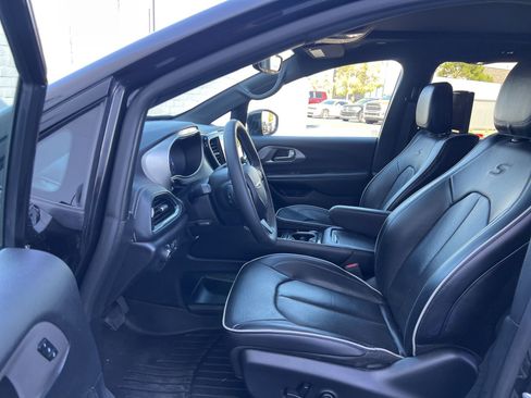 Used 2023 Chrysler Pacifica Limited w/ Uconnect Theater Family Group AWD/4WD image 28