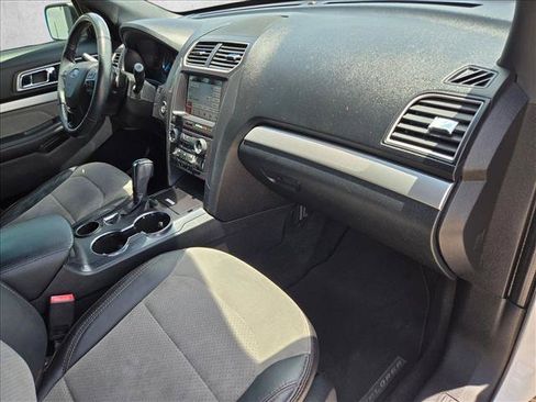 Used 2017 Ford Explorer XLT w/ Equipment Group 202A FWD image 23