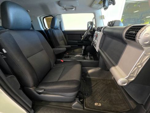 Used 2014 Toyota FJ Cruiser 4WD w/ Convenience Package image 36