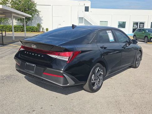 Used 2025 Hyundai Elantra Sport FWD image 3