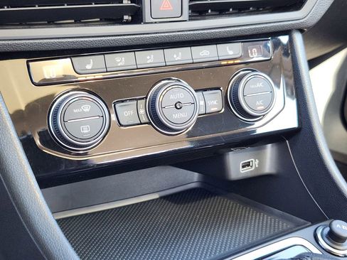 Used 2019 Volkswagen Jetta SEL image 9