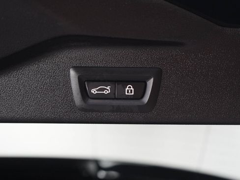 Used 2021 BMW X5 M50i AWD/4WD image 18