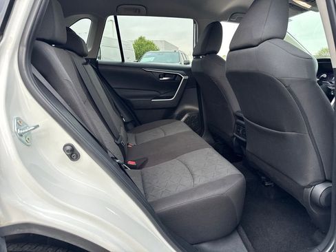 Used 2024 Toyota RAV4 XLE AWD/4WD image 16