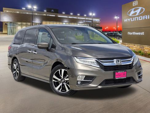 Used 2019 Honda Odyssey Elite image 3