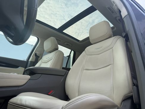 Used 2021 Cadillac XT6 Premium Luxury image 11