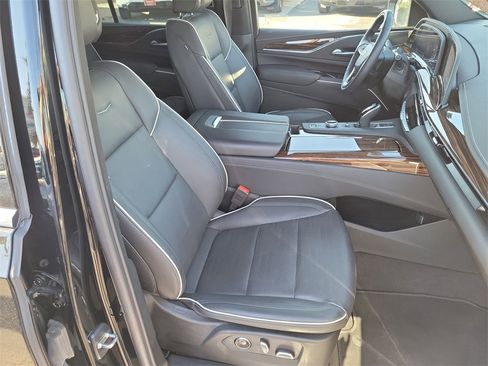 Certified 2024 Cadillac Escalade Premium Luxury image 28