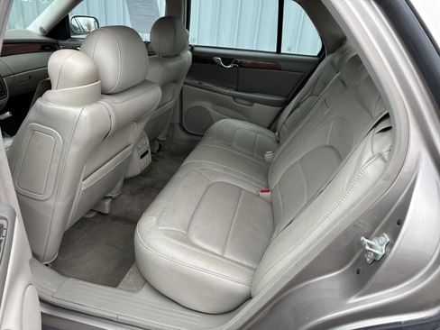 Used 2004 Cadillac De Ville w/ Equipment Group FWD image 3