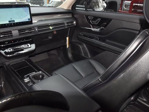 New 2026 Lincoln Corsair Premiere image 17