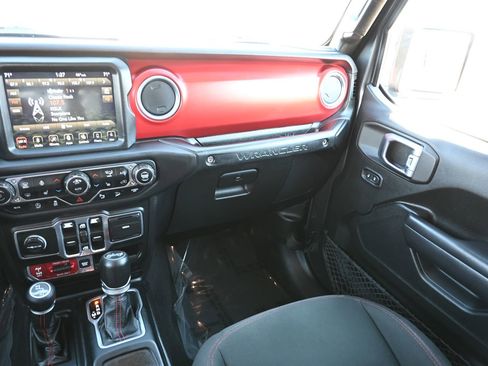 Used 2018 Jeep Wrangler Unlimited Rubicon image 17