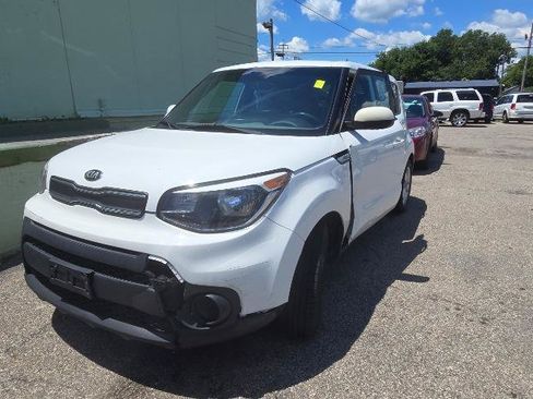 Used 2017 Kia Soul w/ Convenience Package FWD image 3
