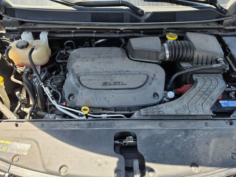 Used 2022 Chrysler Pacifica Touring-L FWD image 9