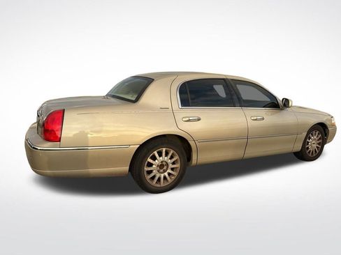 Used 2006 Lincoln Town Car Signature image 11