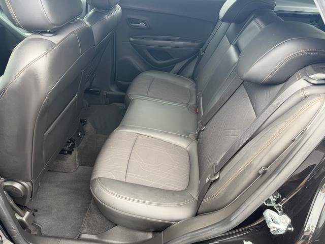 Used 2020 Chevrolet Trax LT w/ LT Convenience Package FWD image 11