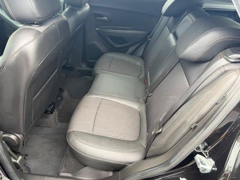 Used 2020 Chevrolet Trax LT w/ LT Convenience Package FWD image 11