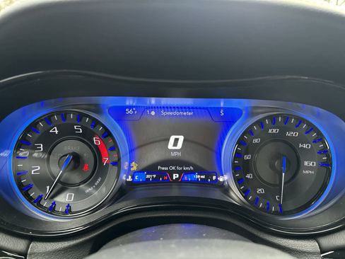 Used 2023 Chrysler 300 C image 12