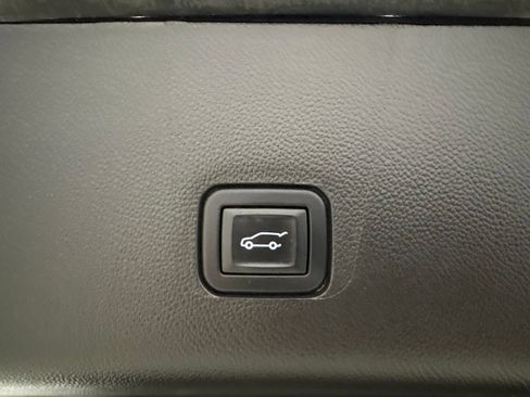 Used 2021 Chevrolet Traverse High Country AWD/4WD image 40