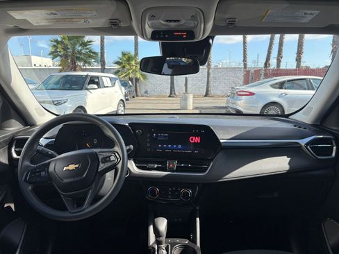Used 2025 Chevrolet TrailBlazer LT FWD image 32