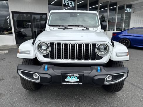 Used 2024 Jeep Wrangler Unlimited Sahara w/ Technology Group AWD/4WD image 10