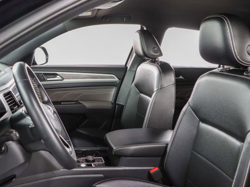 Used 2022 Volkswagen Atlas Cross Sport SE image 23