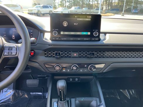 Used 2025 Honda Accord LX image 25