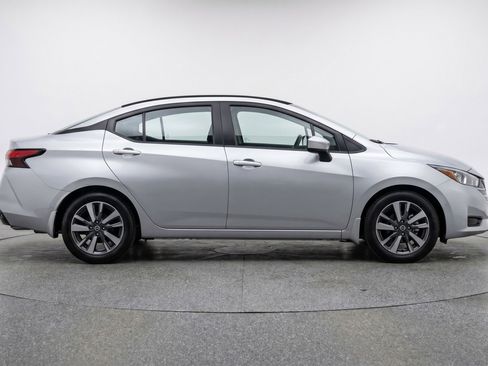 Used 2025 Nissan Versa SV FWD image 11