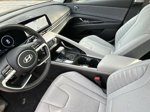 Used 2024 Hyundai Elantra Limited image 21