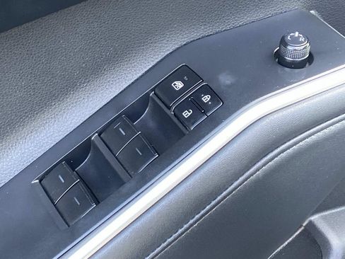 Used 2023 Toyota Highlander XLE FWD image 22
