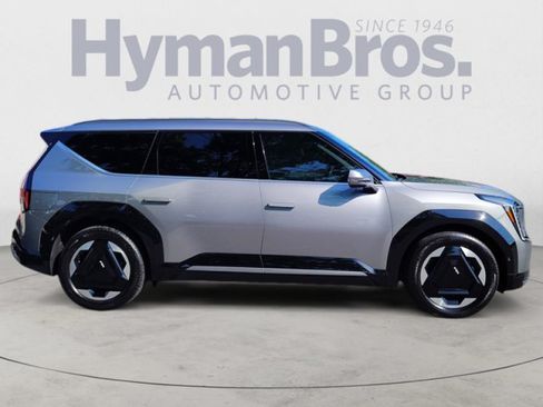 Used 2024 Kia EV9 Land AWD/4WD image 2