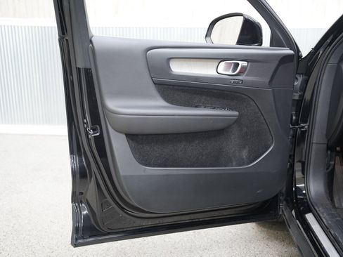 Used 2019 Volvo XC40 T5 Inscription image 27