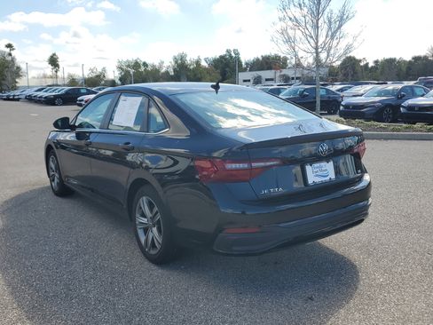 Used 2024 Volkswagen Jetta SE image 4