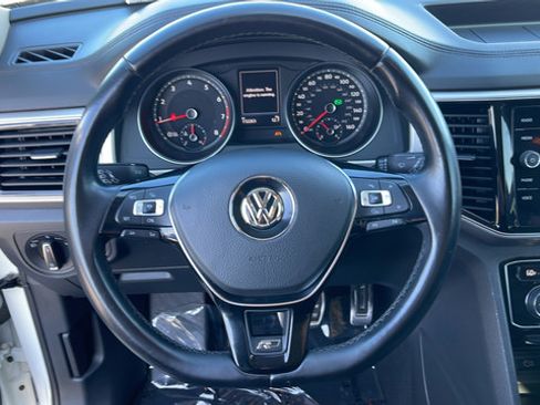 Used 2018 Volkswagen Atlas SEL w/ R-Line Package AWD/4WD image 16