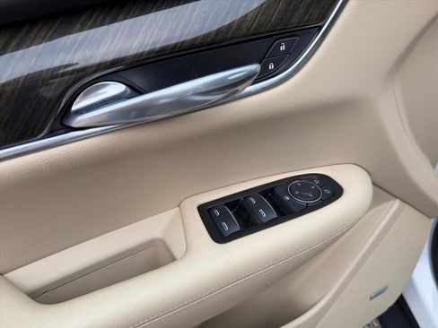 Used 2017 Cadillac XT5 FWD image 12