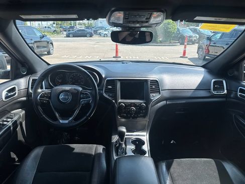 Used 2018 Jeep Grand Cherokee Altitude AWD/4WD image 12
