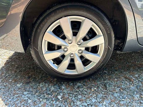 Used 2014 Toyota Corolla LE FWD image 19