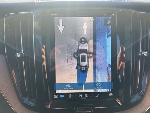 Certified 2025 Volvo XC60 B5 Plus image 24