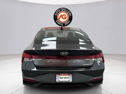 Used 2021 Hyundai Elantra SEL FWD image 5