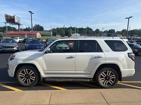 Used 2018 Toyota 4Runner Limited AWD/4WD image 3