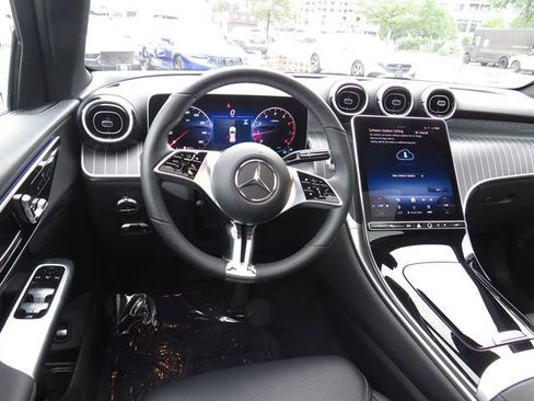 Used 2026 Mercedes-Benz GLC 300 4MATIC image 9