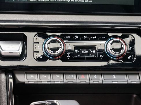 Used 2024 GMC Sierra 1500 AT4 image 24