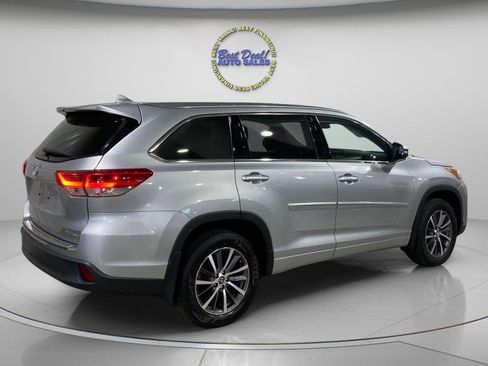 Used 2017 Toyota Highlander XLE AWD/4WD image 5