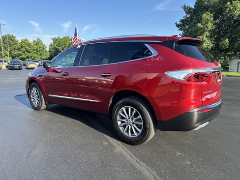 Used 2024 Buick Enclave Premium FWD image 3