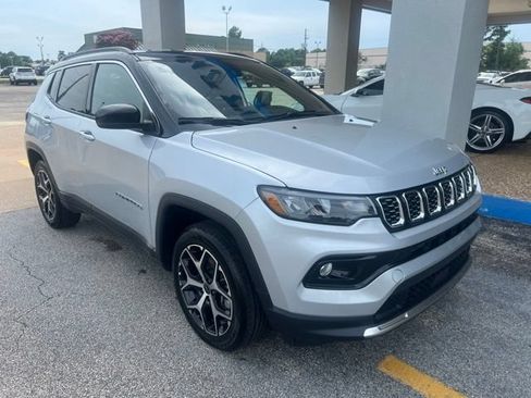 Used 2025 Jeep Compass Limited AWD/4WD image 2