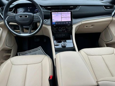 Used 2025 Jeep Grand Cherokee Limited w/ Luxury Tech Group II image 12