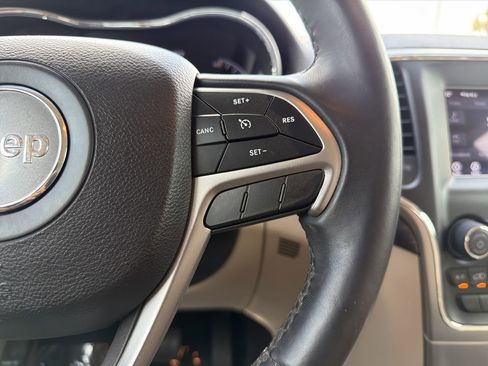 Used 2019 Jeep Grand Cherokee Laredo RWD image 26