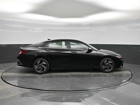 New 2026 Hyundai Elantra Limited FWD image 9