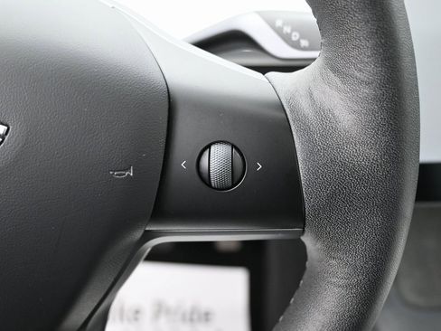 Used 2022 Tesla Model Y Long Range image 19