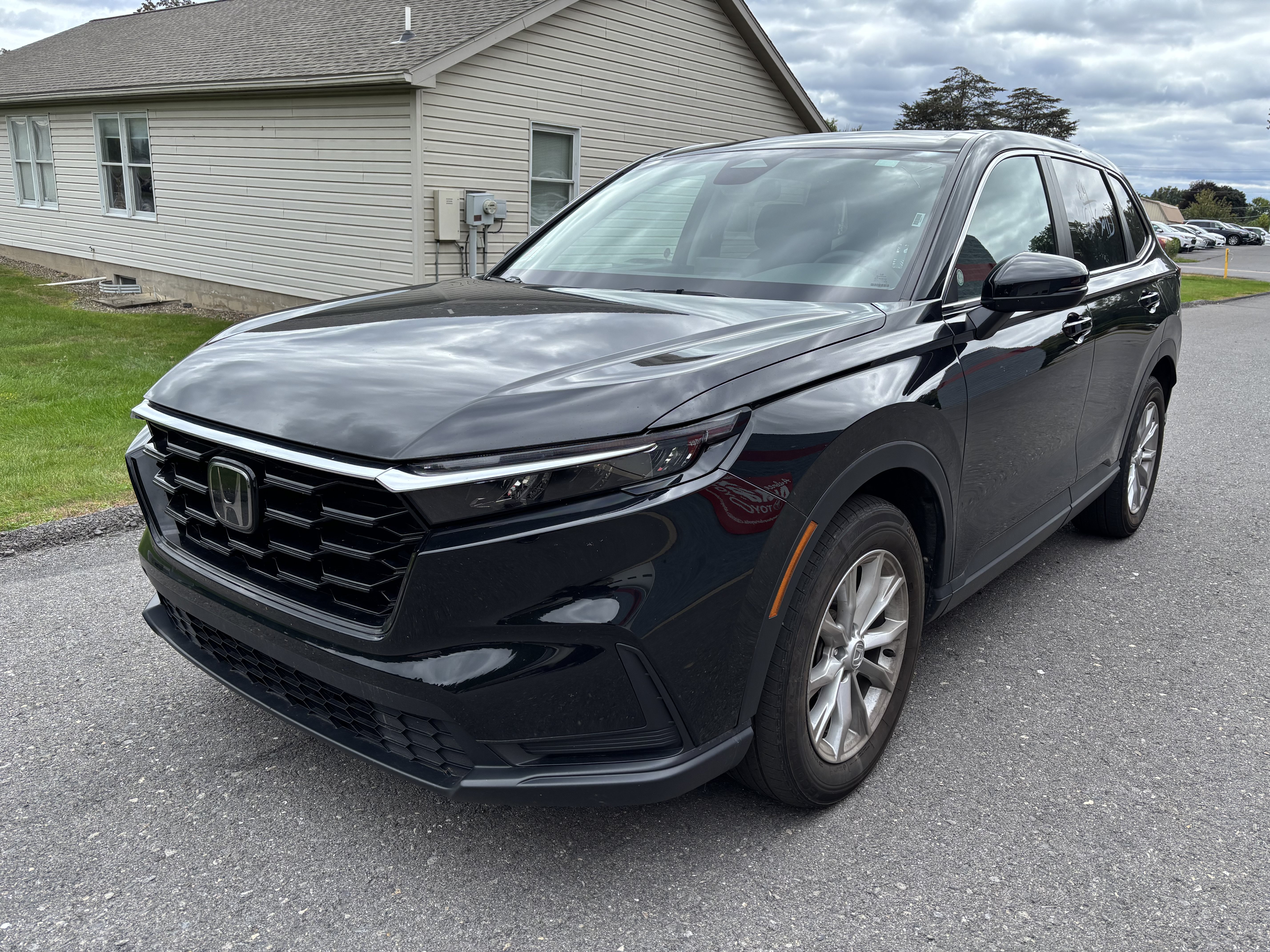 Used 2025 Honda CR-V EX image 8